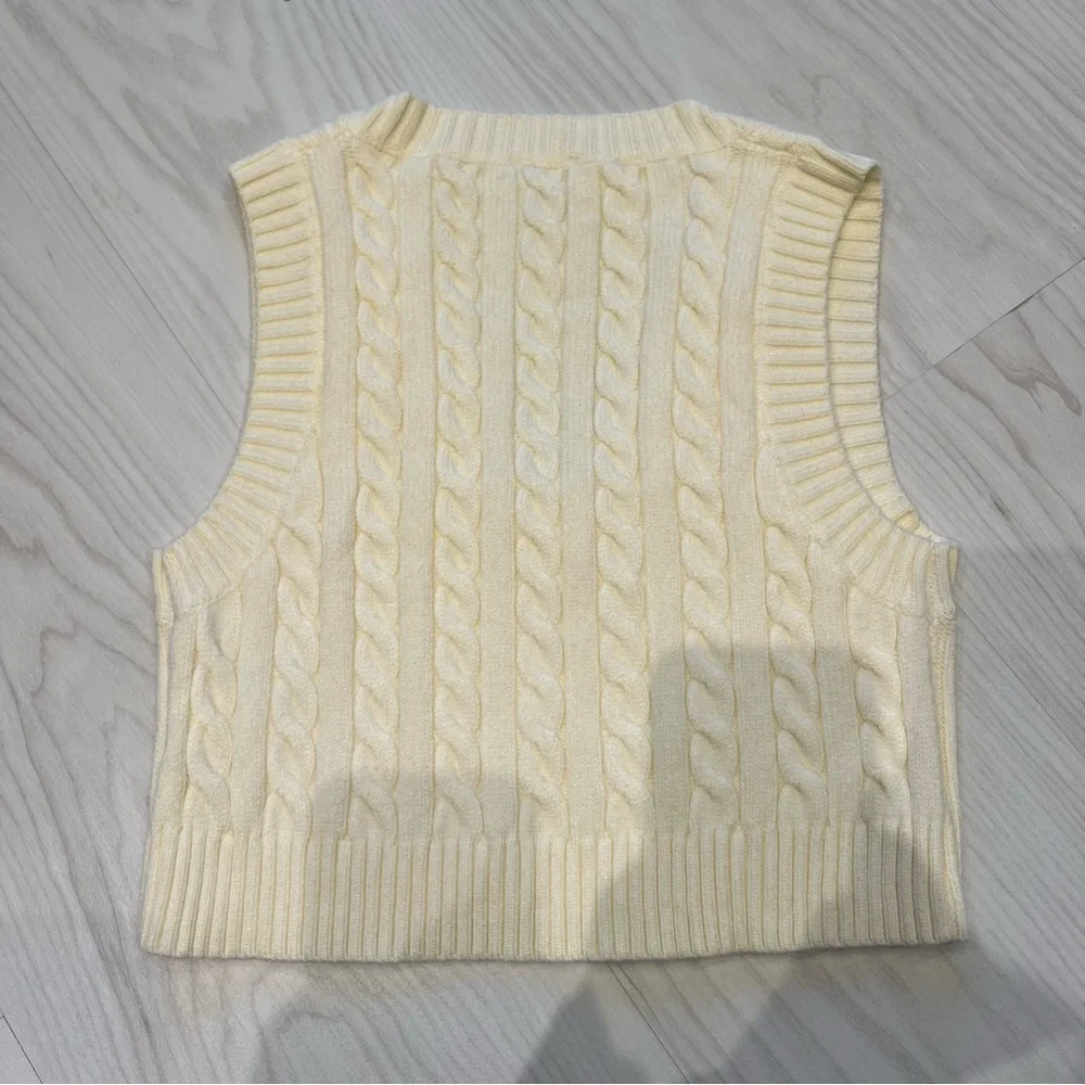 princess polly cropped cable knit sweater vest - Picture 5 of 5